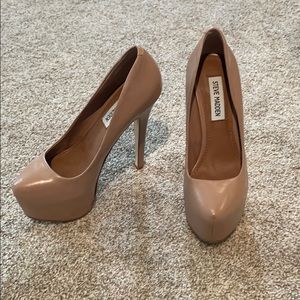 Steve Madden Beige Pumps